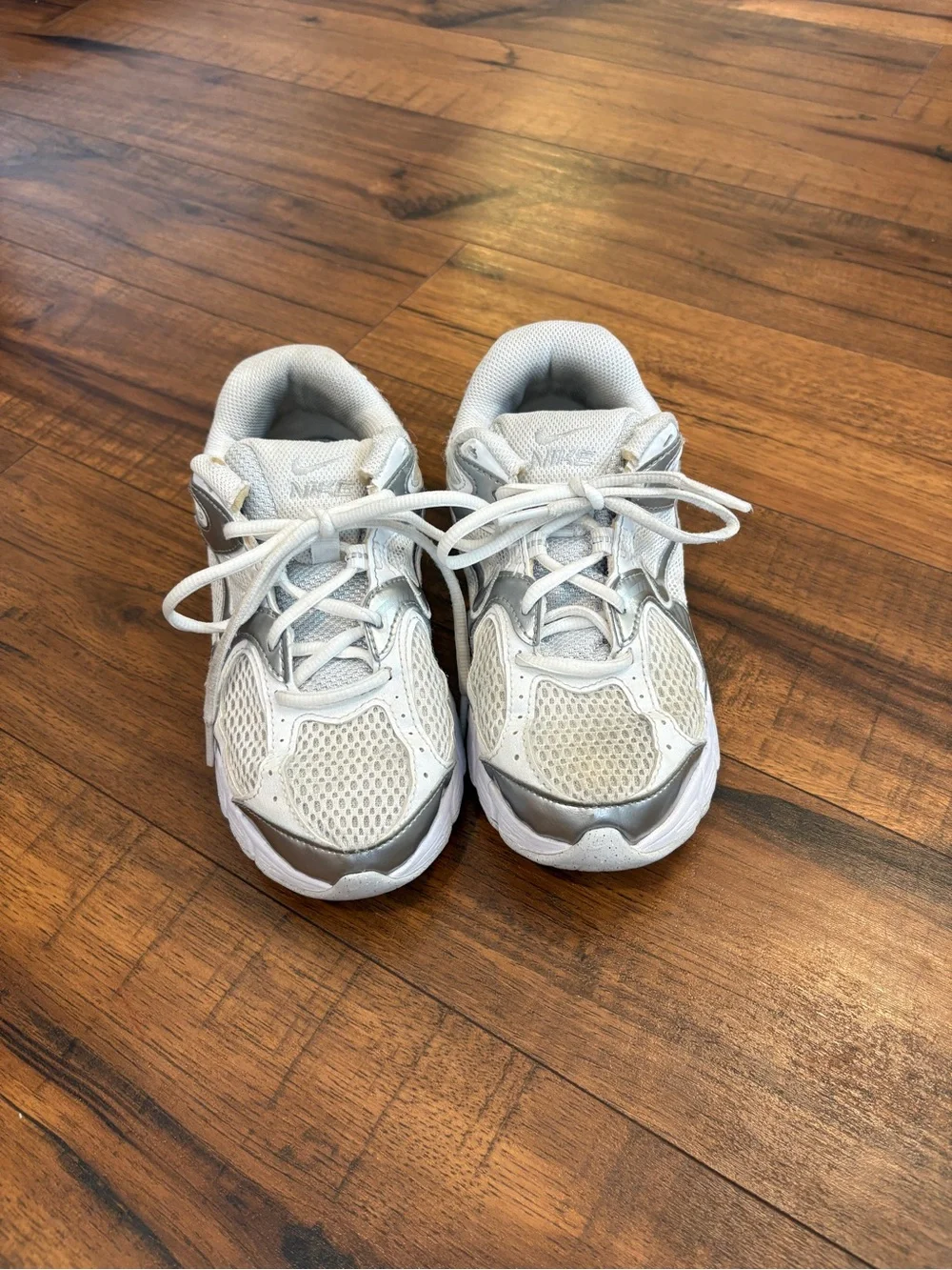Nike V5 RNR GS White Metallic Silver Pure Platinum Kids Size 4Y Womens 5.5